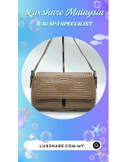 BALLY VINTAGE BEIGE LEATHER SHOULDER BAG (BAG SPA CLEANING, NANO RESTORATION)