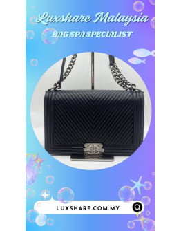CHANEL BOY BAG IN BLACK CHEVRON QUILTED LEATHER (BAG SPA CLEANING,SCREW REPLACEMENT)